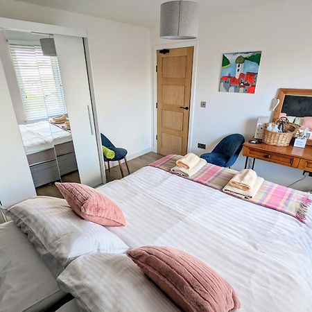 Cosy Guest Room In A Family Home With Free Parking Edimburgo Exterior foto